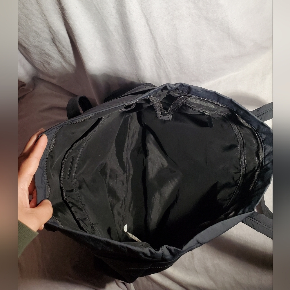 Lululemon Tote In Black Pull Zip - Picture 5 of 13